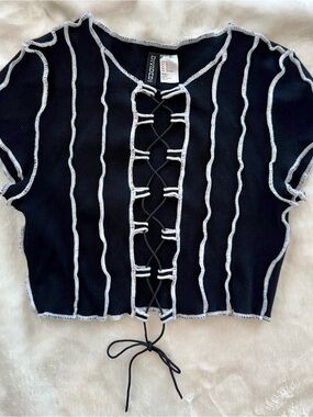 H&M chic Black Ribbed Lace-Up Crop Top with White Contrast Stitching